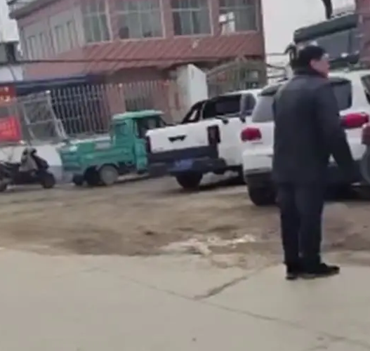 长裙配阔腿裤优雅知性,美得成熟又自然