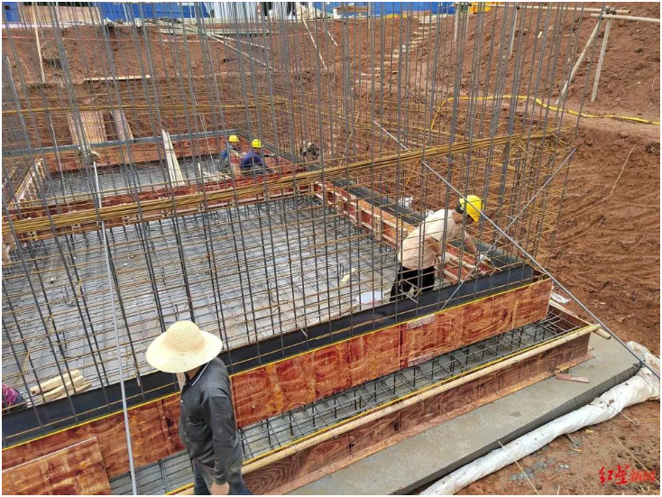 南京银行早盘一度接近跌停,成交额超21亿元