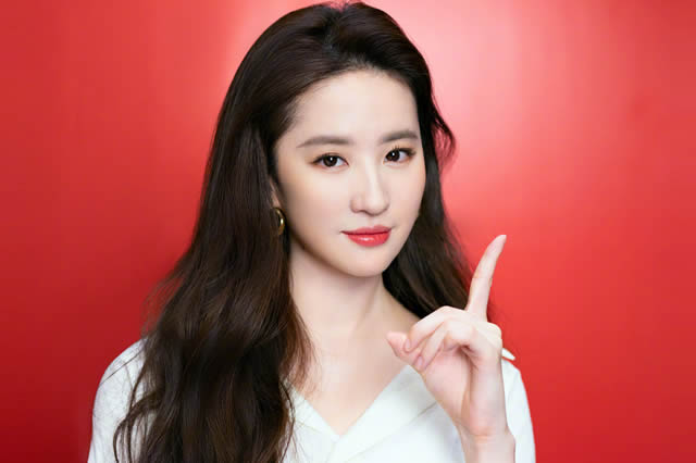 刘能的前妻给儿媳妇换了一张卡的费用,儿子看着余额的时候眼神变了:刘能的前妻给儿媳妇换了一张卡的费用,儿子看着余额的时候眼神变了